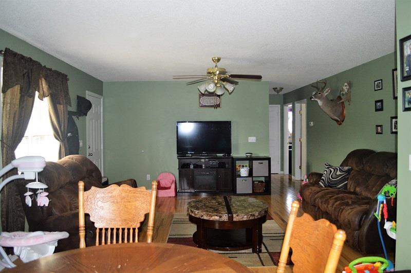 188 Modena Circle Decherd, TN 37324 - Photo 3 of 23 Large 16x16 great room. Plenty of room for entertaining family and friends.
