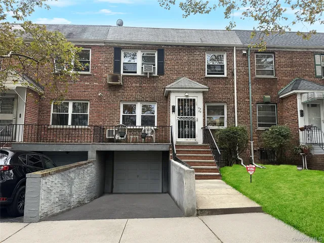 $1,250,000 | 175-08 65th Avenue | Fresh Meadows