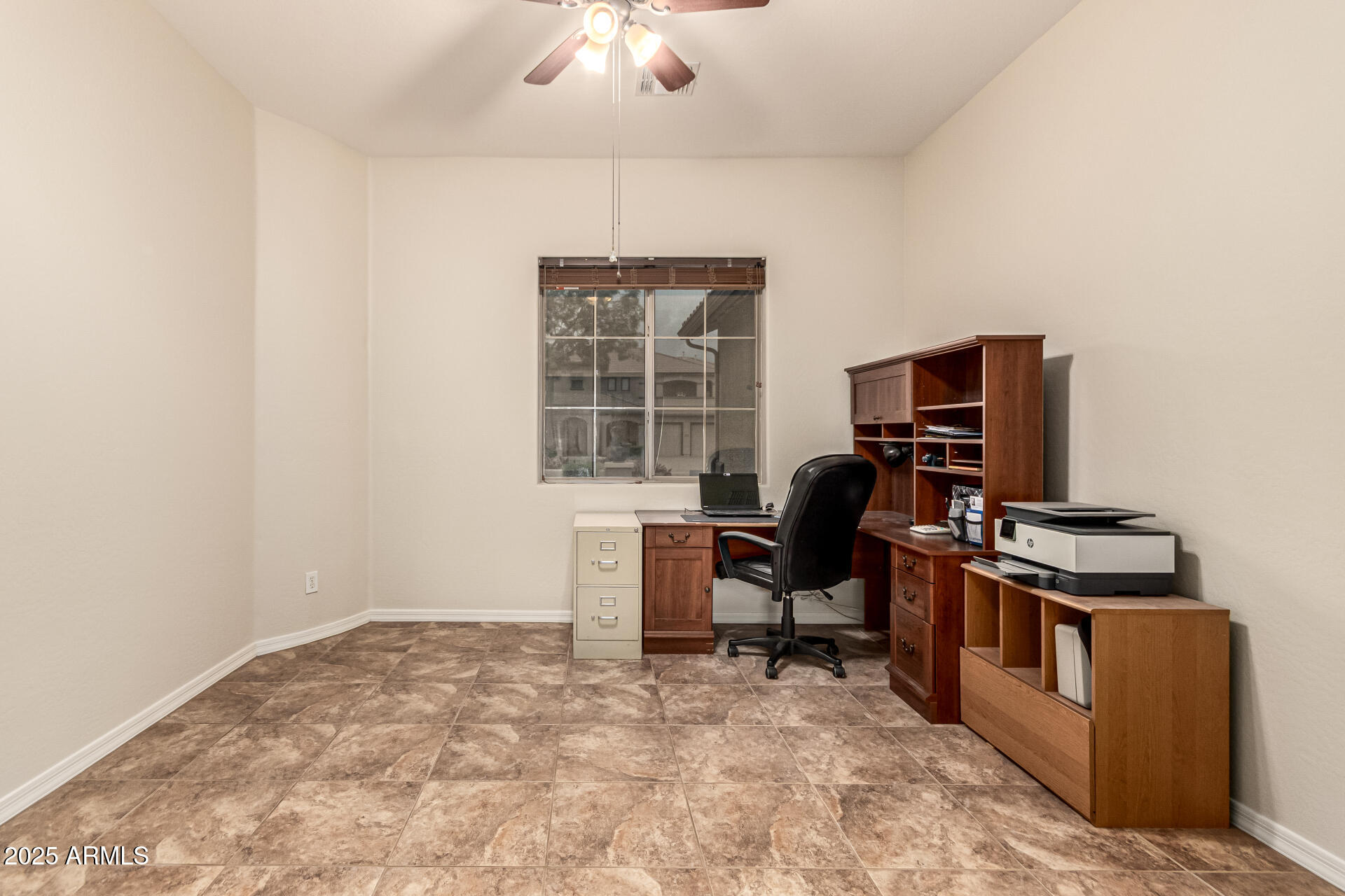 4808 West Cavalry Road Phoenix, AZ 85087 - Photo 28 of 67 a view of a workspace with furniture