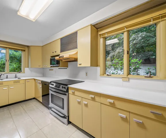 $850,000 | 3586 East Huron River Drive, Ann Arbor, MI 48104