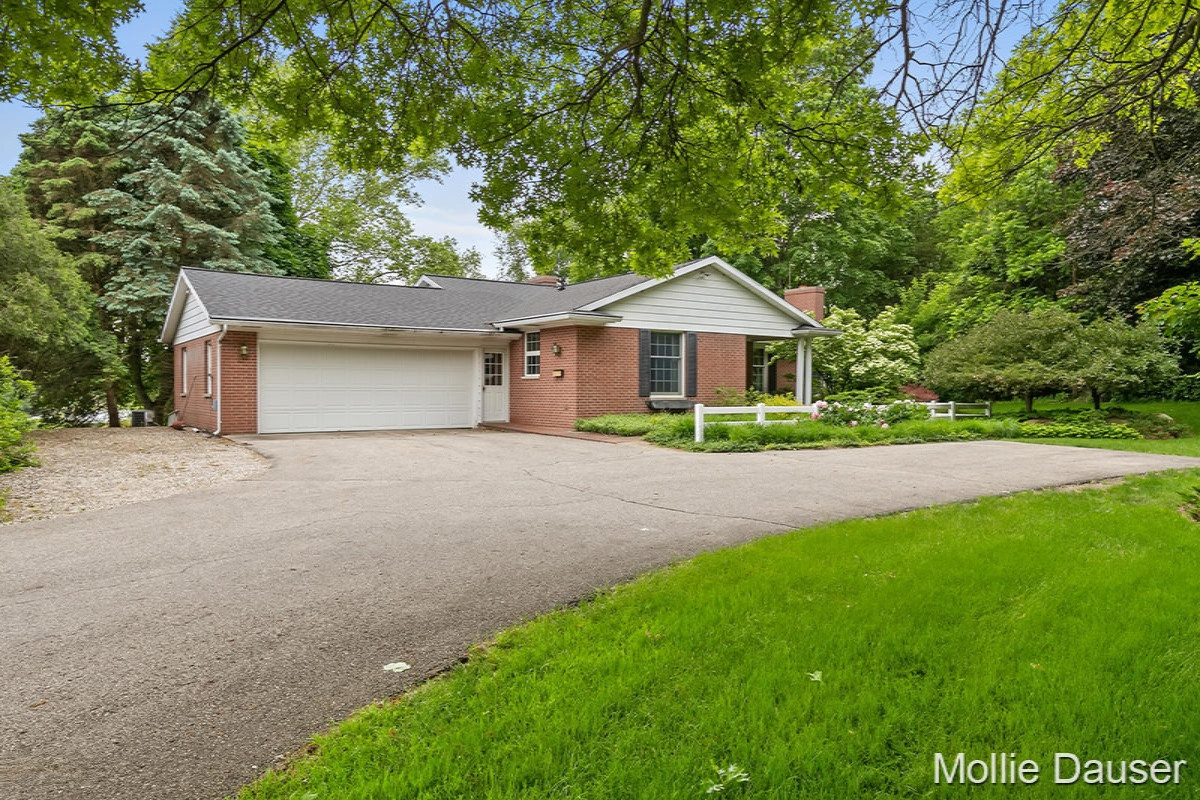 5900 Cascade Road Southeast Grand Rapids, MI 49546 - Photo 1 of 49 IMG_1001