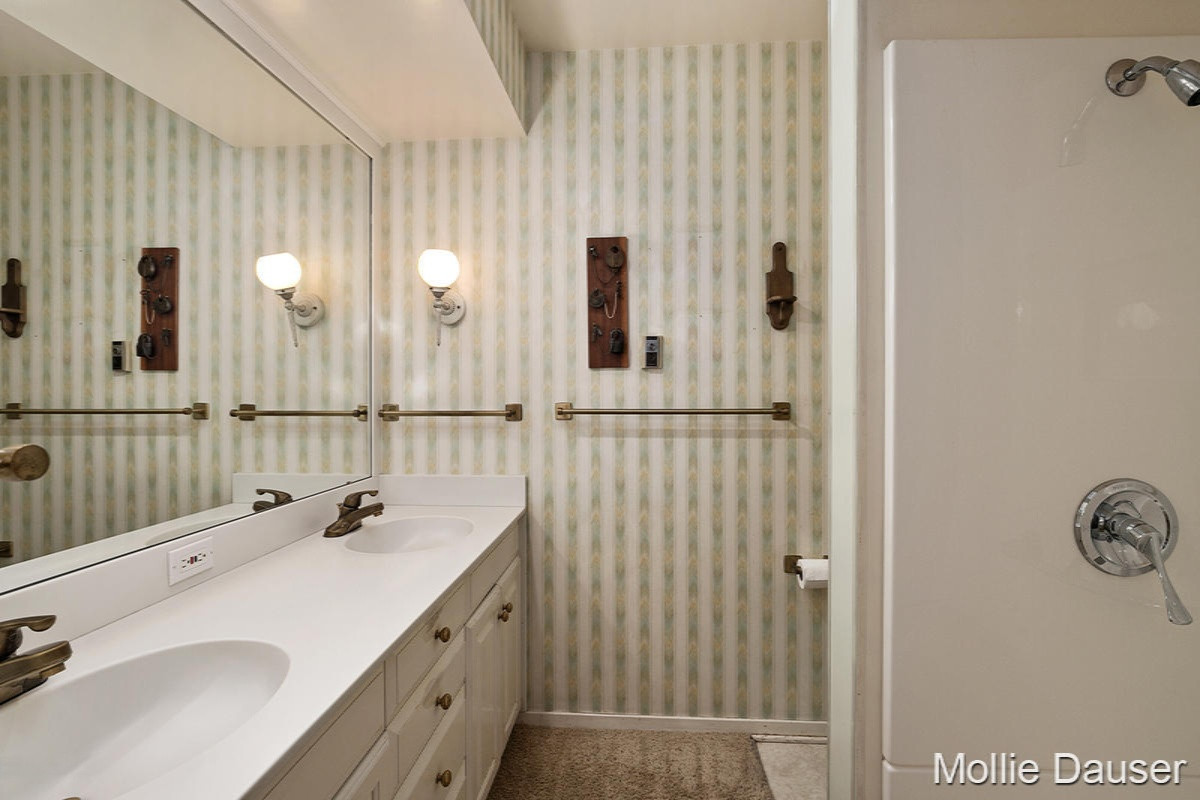 5900 Cascade Road Southeast Grand Rapids, MI 49546 - Photo 21 of 49 IMG_1020