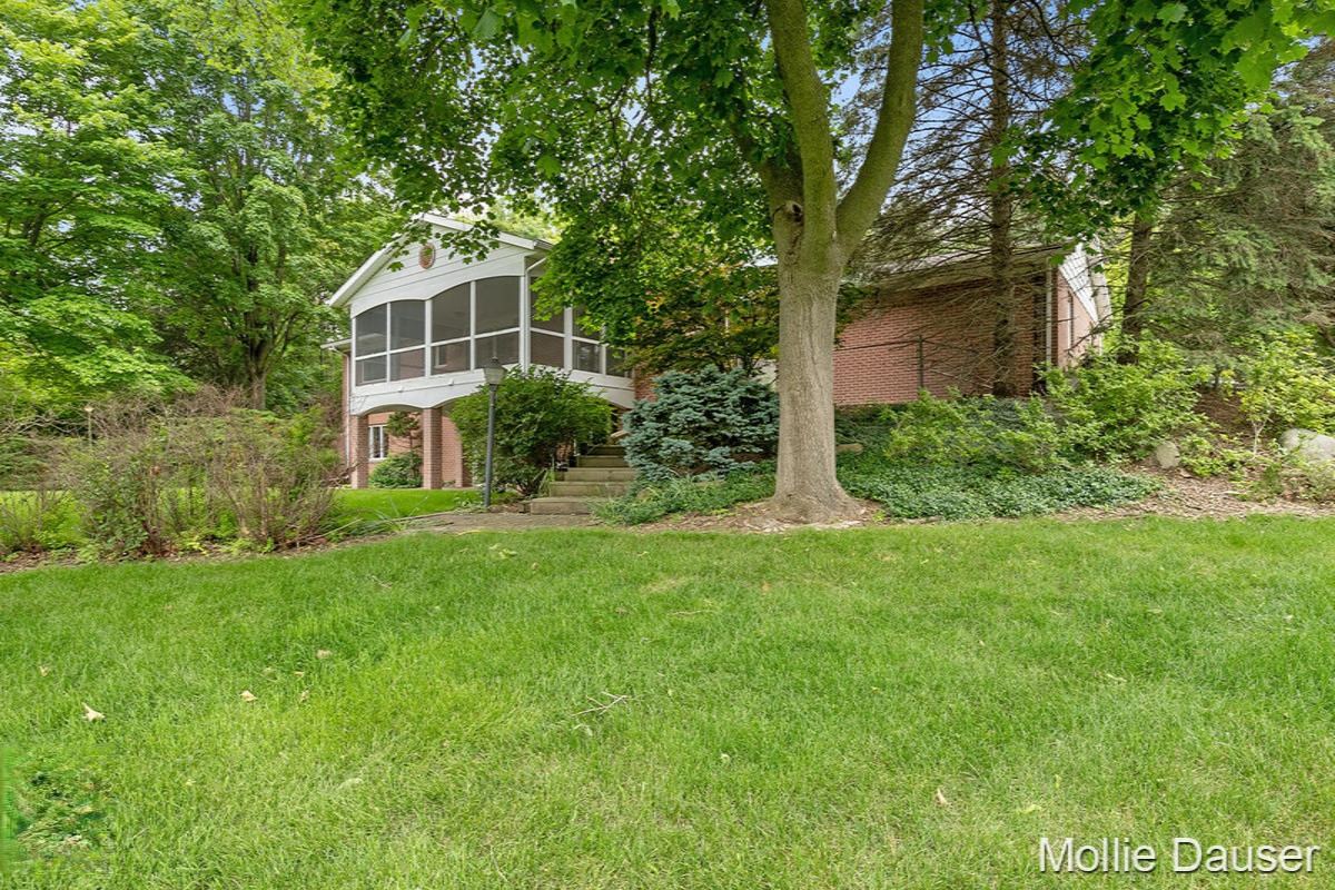 5900 Cascade Road Southeast Grand Rapids, MI 49546 - Photo 26 of 49 IMG_1025