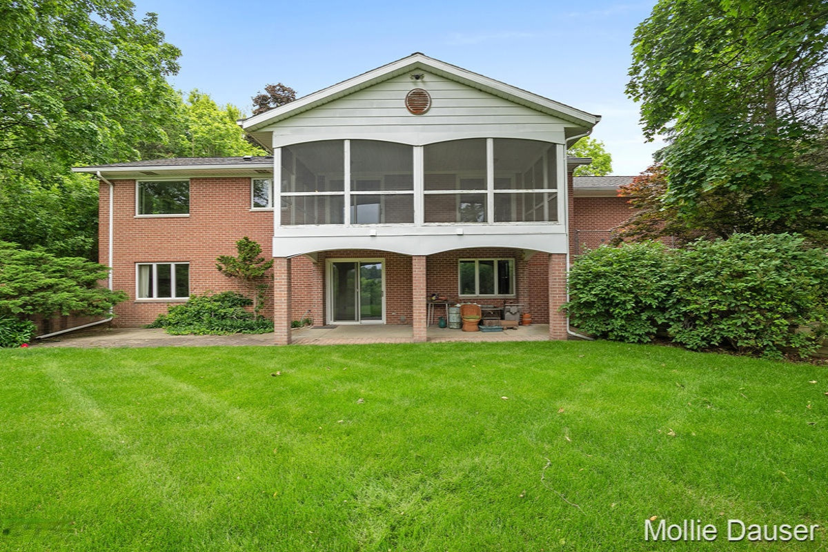 5900 Cascade Road Southeast Grand Rapids, MI 49546 - Photo 27 of 49 IMG_1026