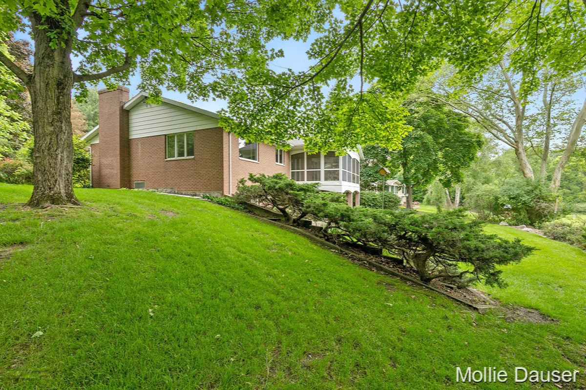 5900 Cascade Road Southeast Grand Rapids, MI 49546 - Photo 28 of 49 IMG_1027