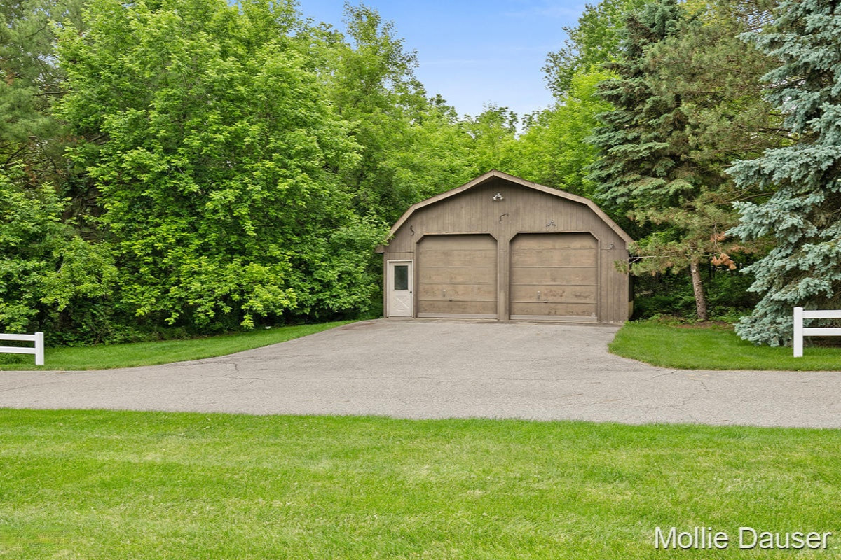 5900 Cascade Road Southeast Grand Rapids, MI 49546 - Photo 35 of 49 IMG_1034