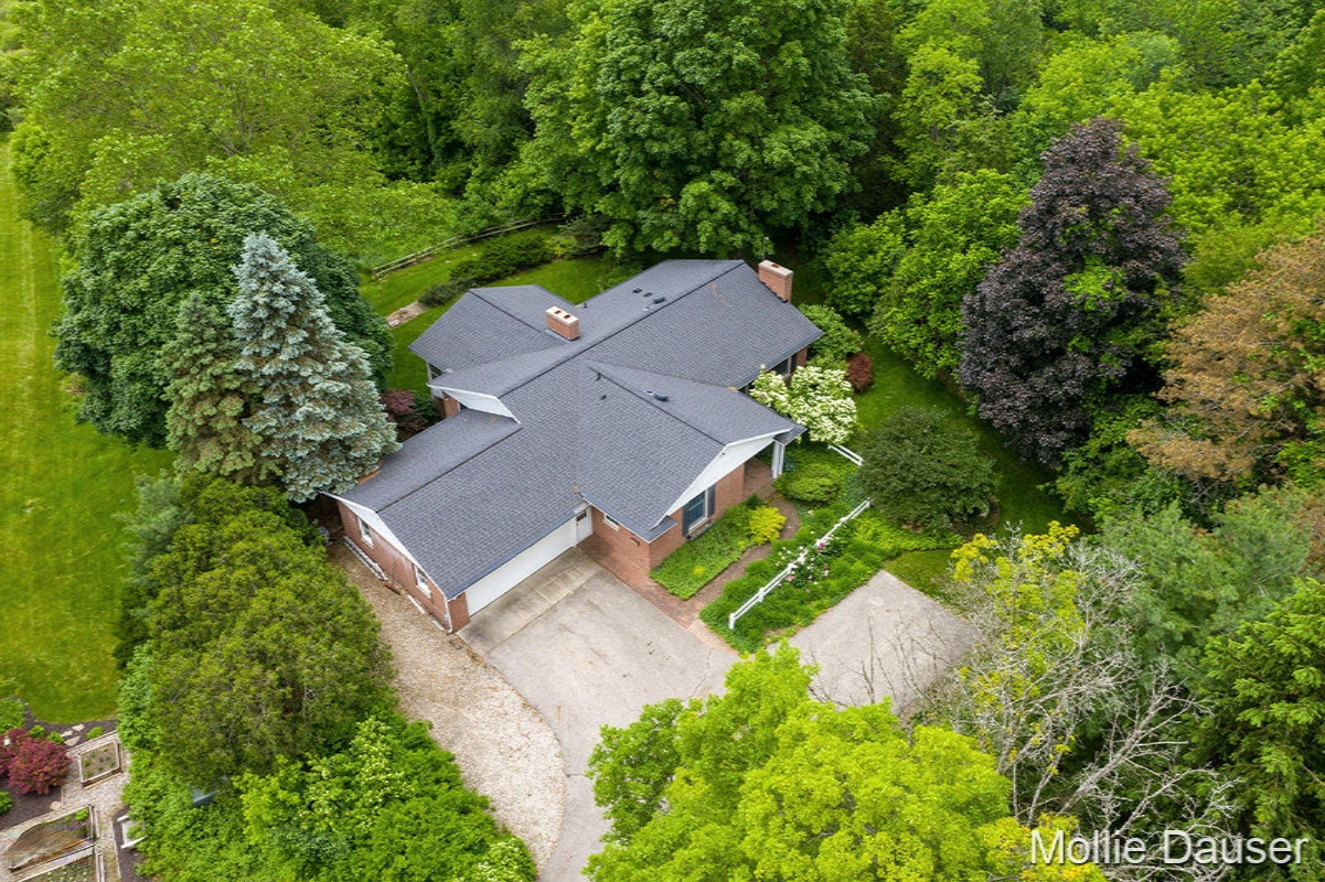 5900 Cascade Road Southeast Grand Rapids, MI 49546 - Photo 38 of 49 IMG_1037