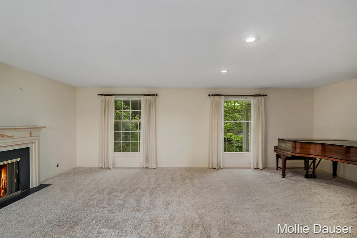 5900 Cascade Road Southeast Grand Rapids, MI 49546 - Photo 6 of 49 IMG_1005