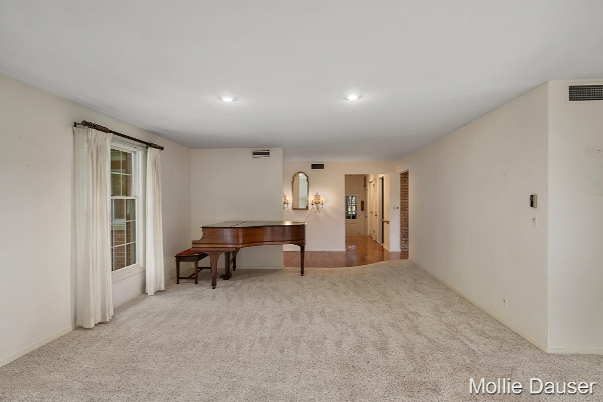5900 Cascade Road Southeast Grand Rapids, MI 49546 - Photo 7 of 49 IMG_1006
