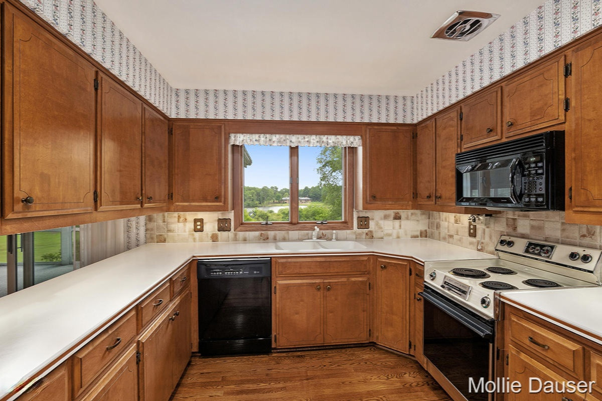 5900 Cascade Road Southeast Grand Rapids, MI 49546 - Photo 10 of 49 IMG_1009