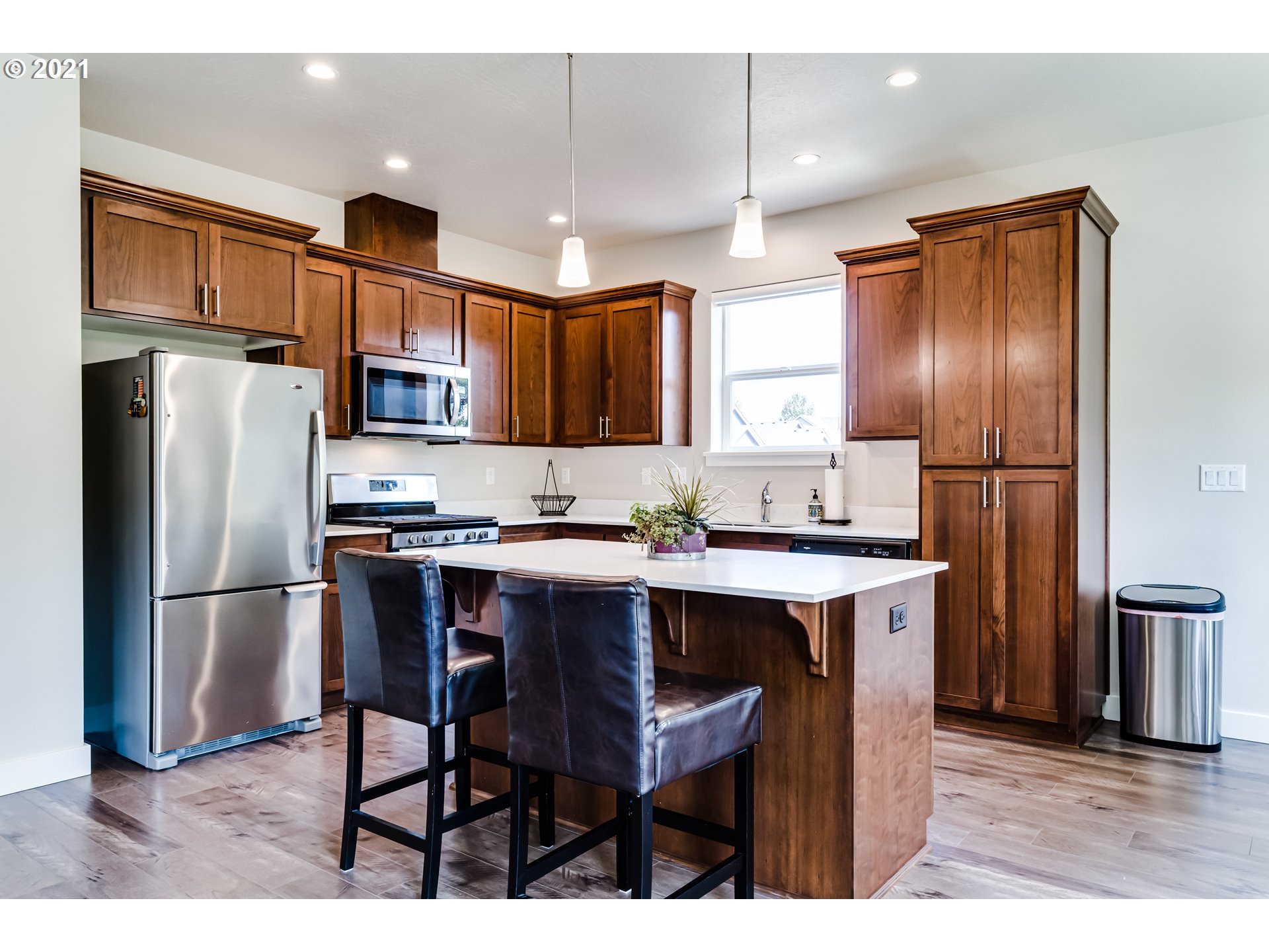 4628 Romy Court Eugene, OR 97402 - Photo 7 of 31