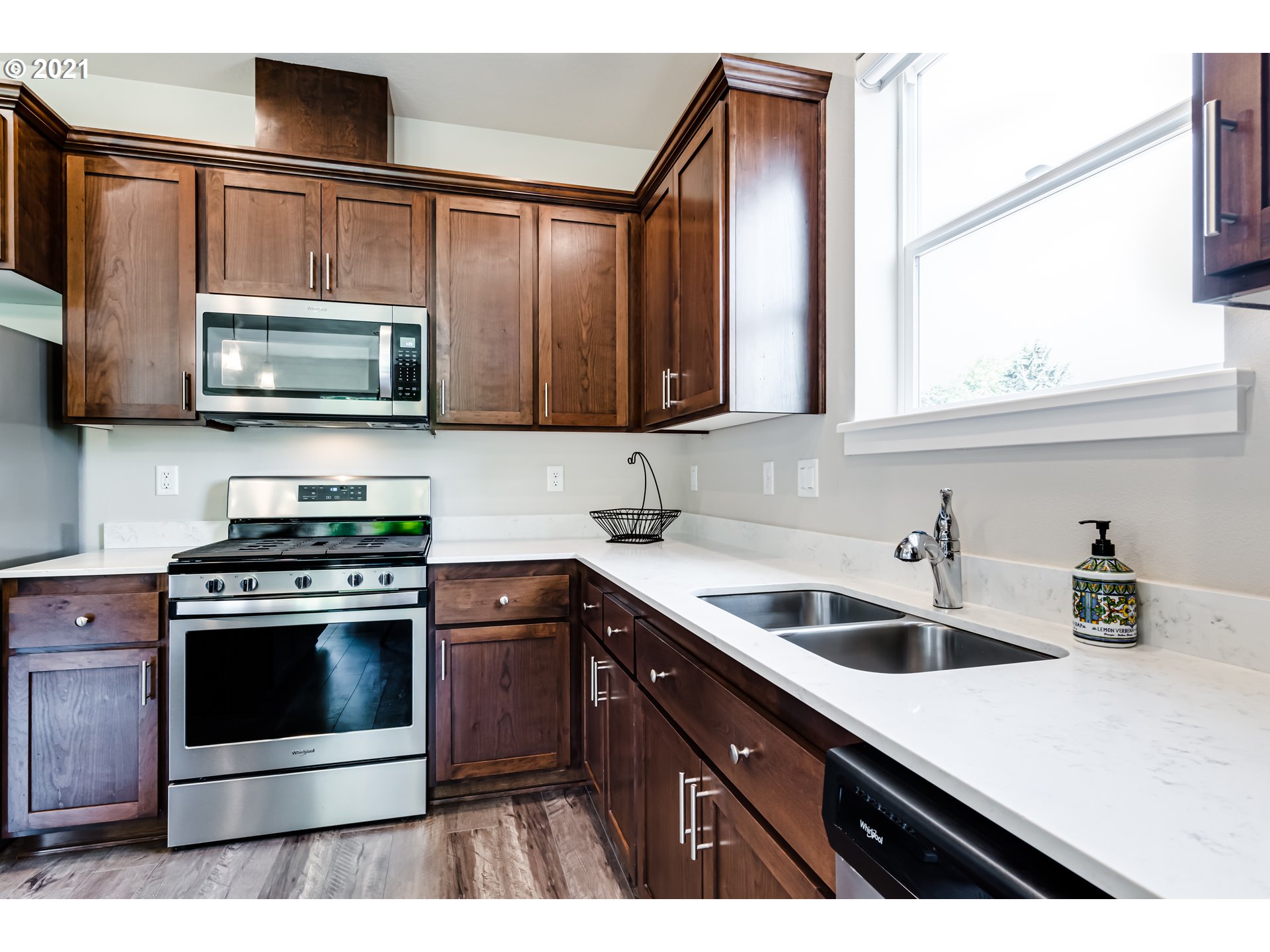 4628 Romy Court Eugene, OR 97402 - Photo 8 of 31