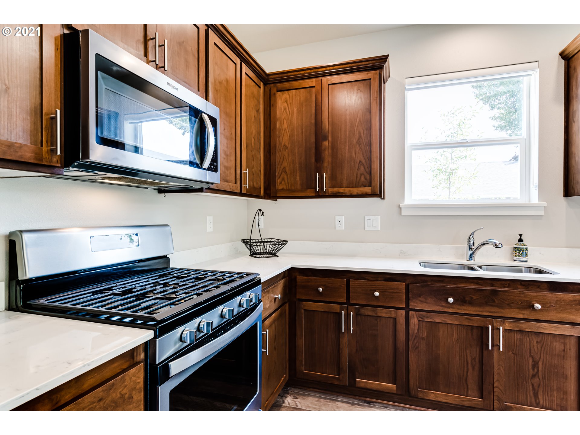 4628 Romy Court Eugene, OR 97402 - Photo 9 of 31