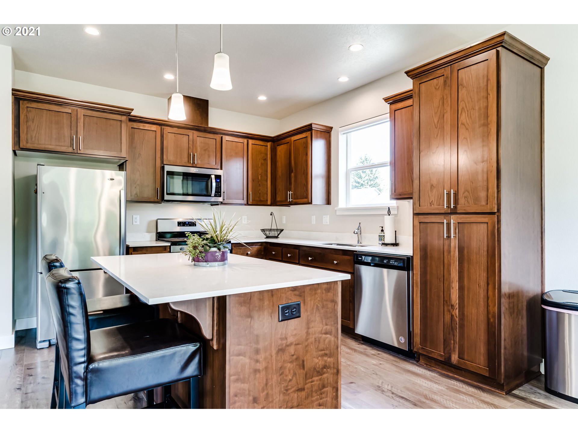 4628 Romy Court Eugene, OR 97402 - Photo 10 of 31