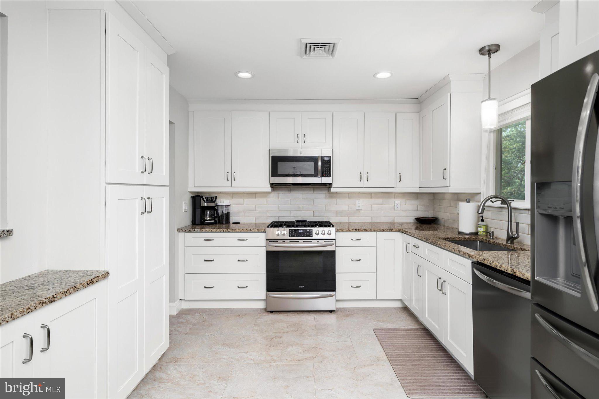 133 Hillside Avenue Bridgewater, NJ 08807 - Photo 14 of 48