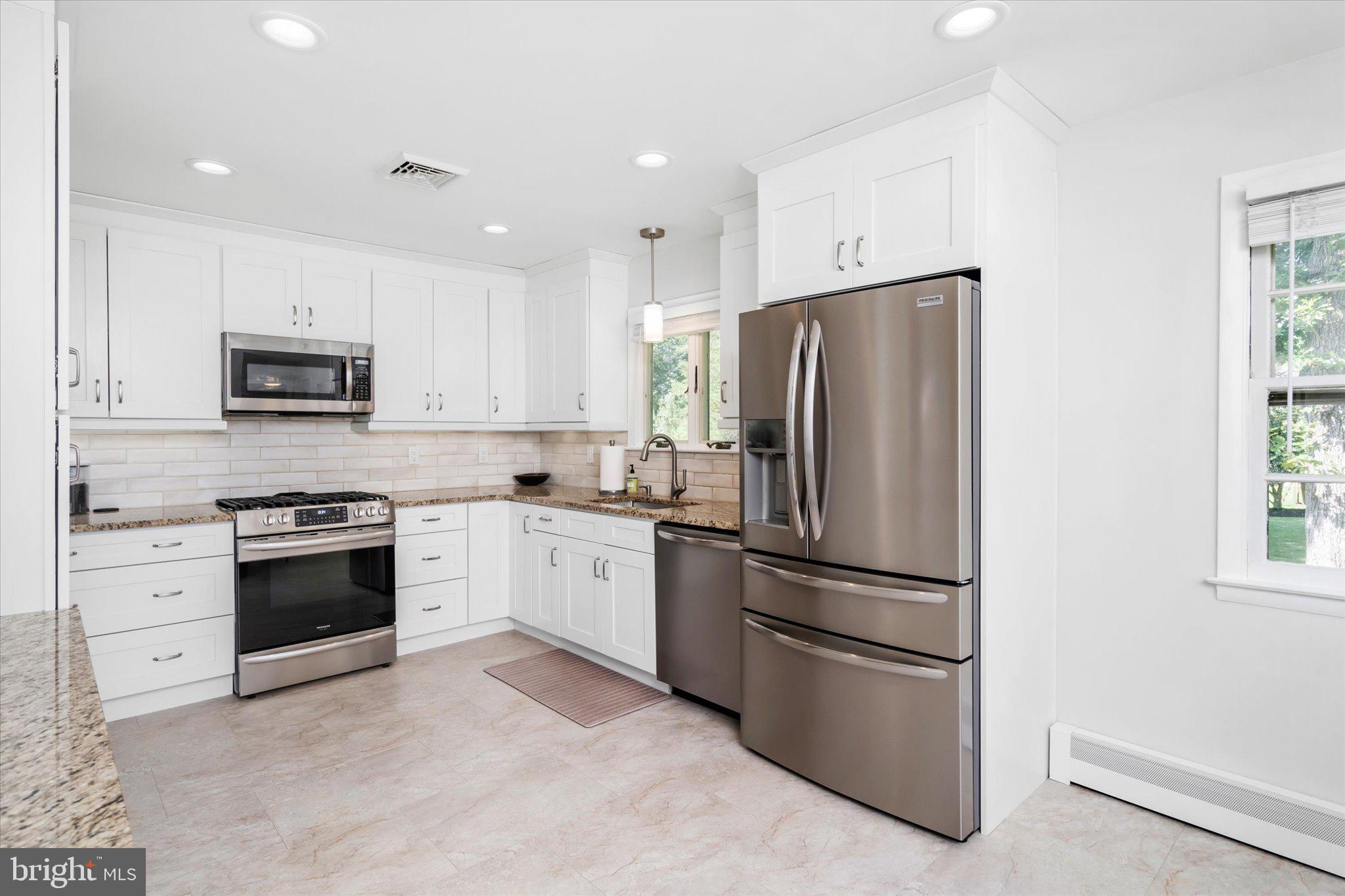 133 Hillside Avenue Bridgewater, NJ 08807 - Photo 15 of 48