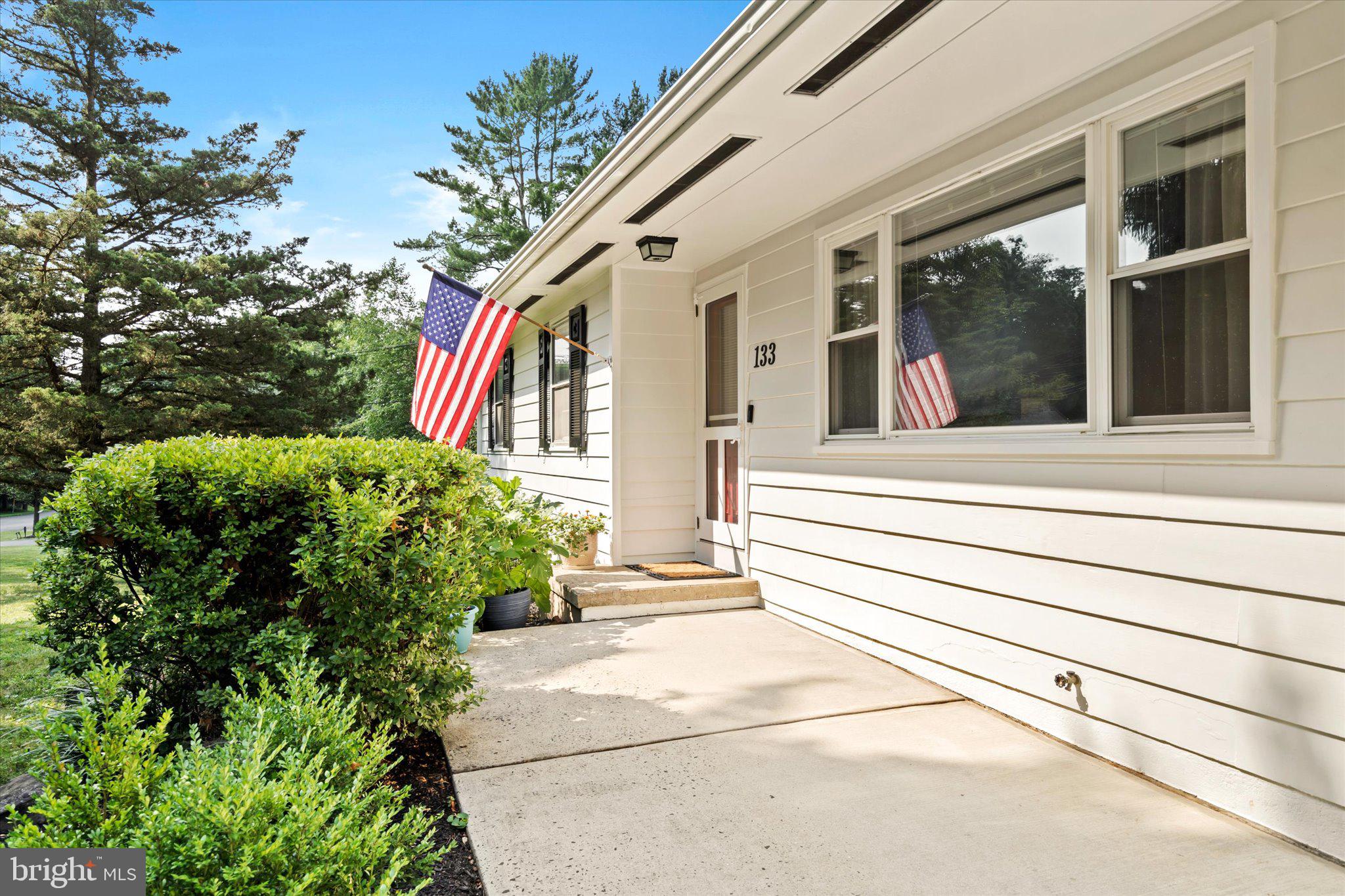 133 Hillside Avenue Bridgewater, NJ 08807 - Photo 4 of 48