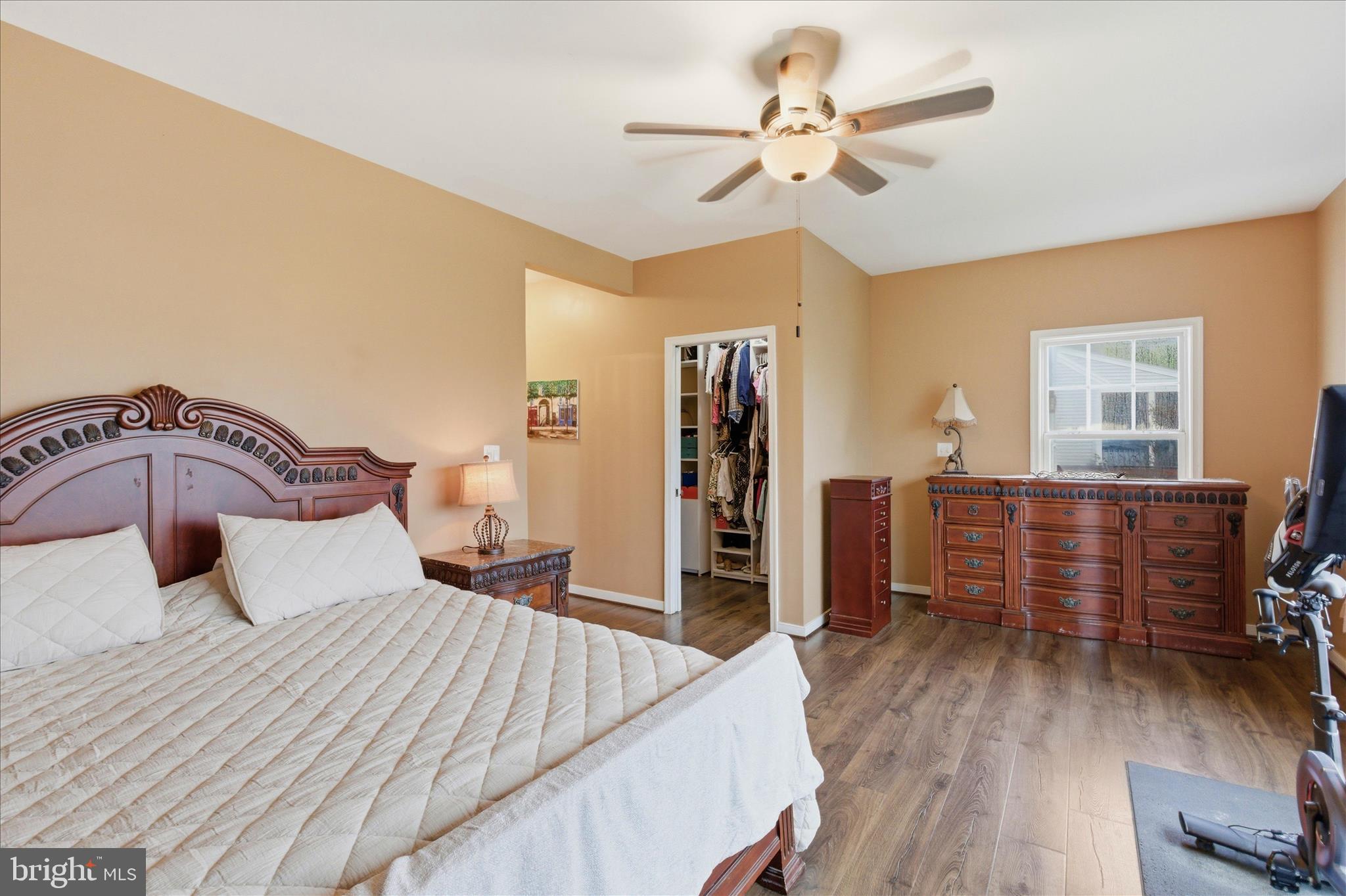 43605 Wembley Lane Chantilly, VA 20152 - Photo 14 of 41 Primary BR - main level w/ walk in closet
