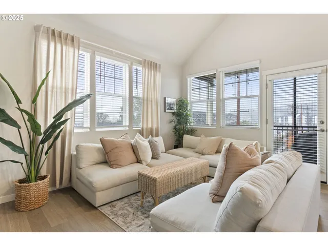 $319,000 | 17168 Southwest Snowdale Street, Unit 403, Beaverton, OR 97007