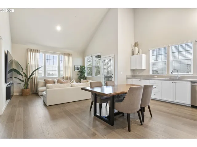 $319,000 | 17168 Southwest Snowdale Street, Unit 403, Beaverton, OR 97007