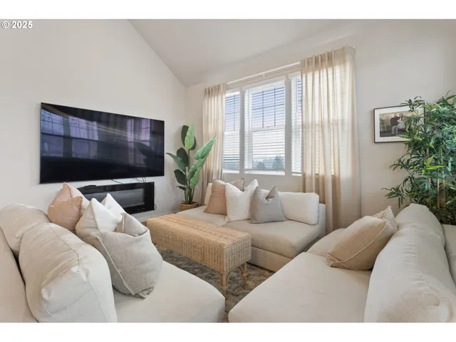 $319,000 | 17168 Southwest Snowdale Street, Unit 403, Beaverton, OR 97007