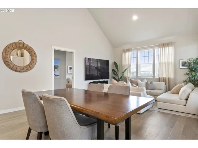 $319,000 | 17168 Southwest Snowdale Street, Unit 403, Beaverton, OR 97007