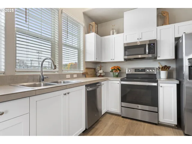 $319,000 | 17168 Southwest Snowdale Street, Unit 403, Beaverton, OR 97007