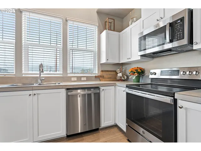 $319,000 | 17168 Southwest Snowdale Street, Unit 403, Beaverton, OR 97007