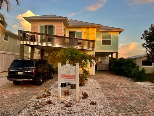 a view of a car park in front of house