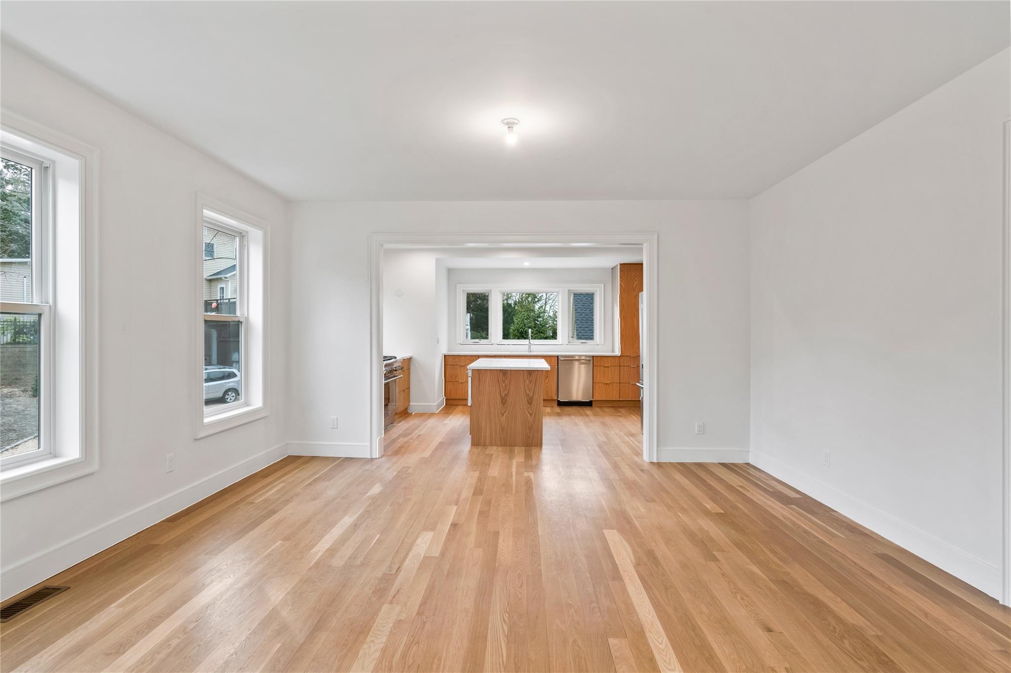 68 Glenlawn Avenue Sea Cliff, NY 11579 - Photo 13 of 49