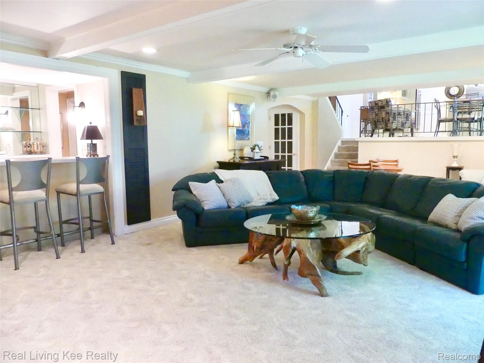 219 Beechview Drive Rochester, MI 48306 - Photo 14 of 64 41810704-57E0-4217-A771-BC51959FAA84.jpeg
