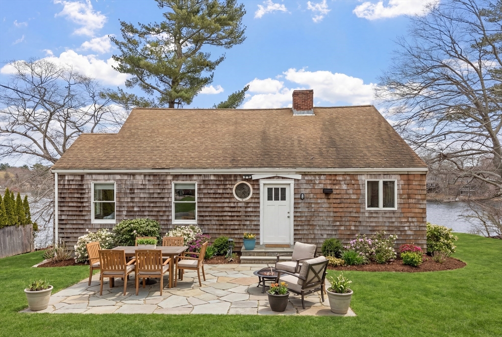 224 Echo Cove Road Hamilton, MA 01982 - Photo 3 of 28 Gallery Image 3