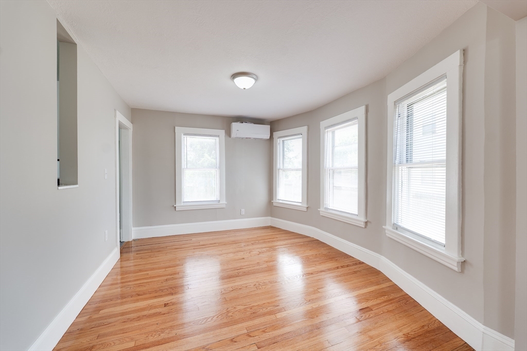 257 Redlands Street Springfield, MA 01104 - Photo 7 of 21