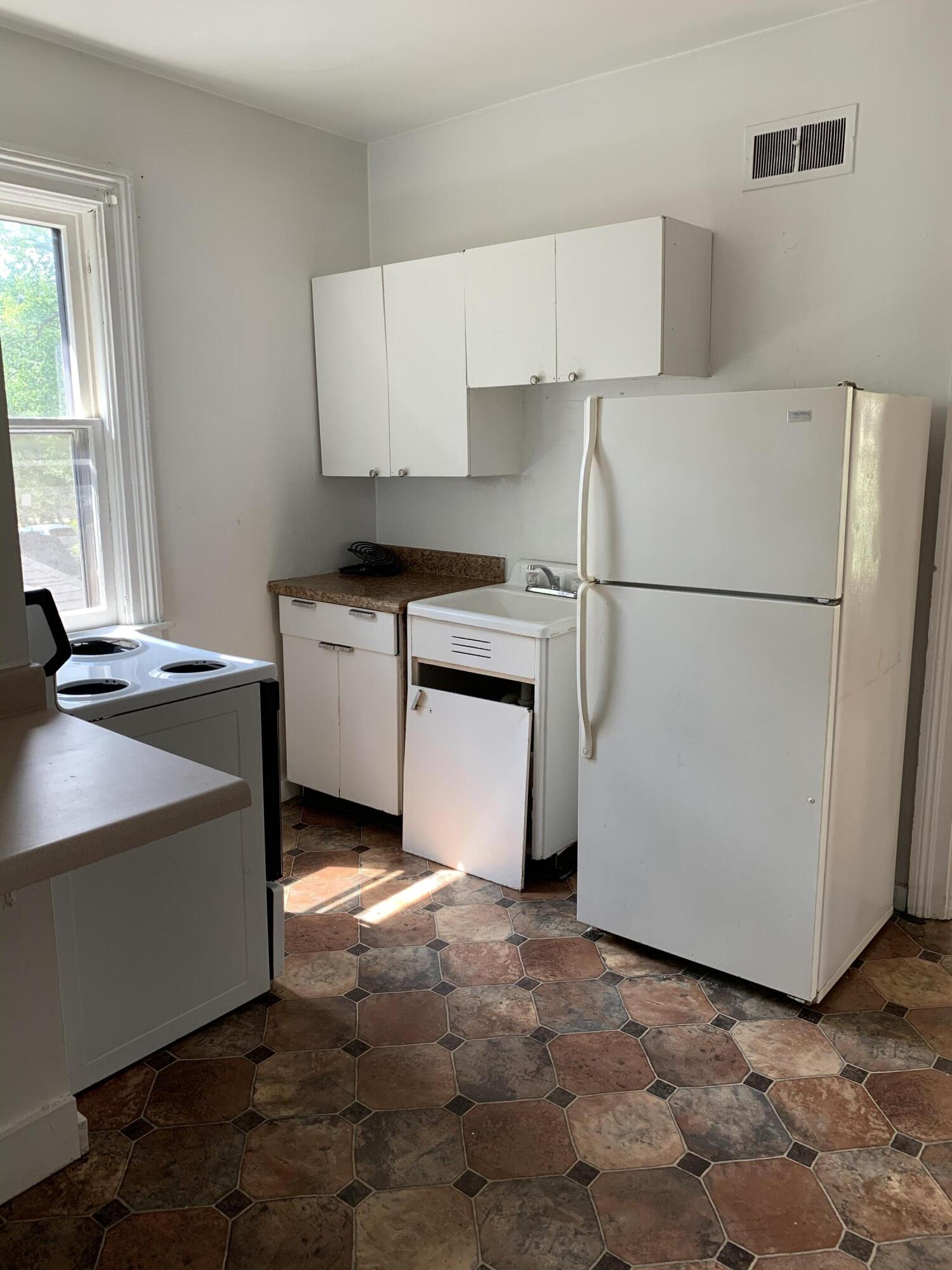 705 West Walnut Street Kalamazoo, MI 49007 - Photo 14 of 21 Photo Jul 29, 3 57 00 PM