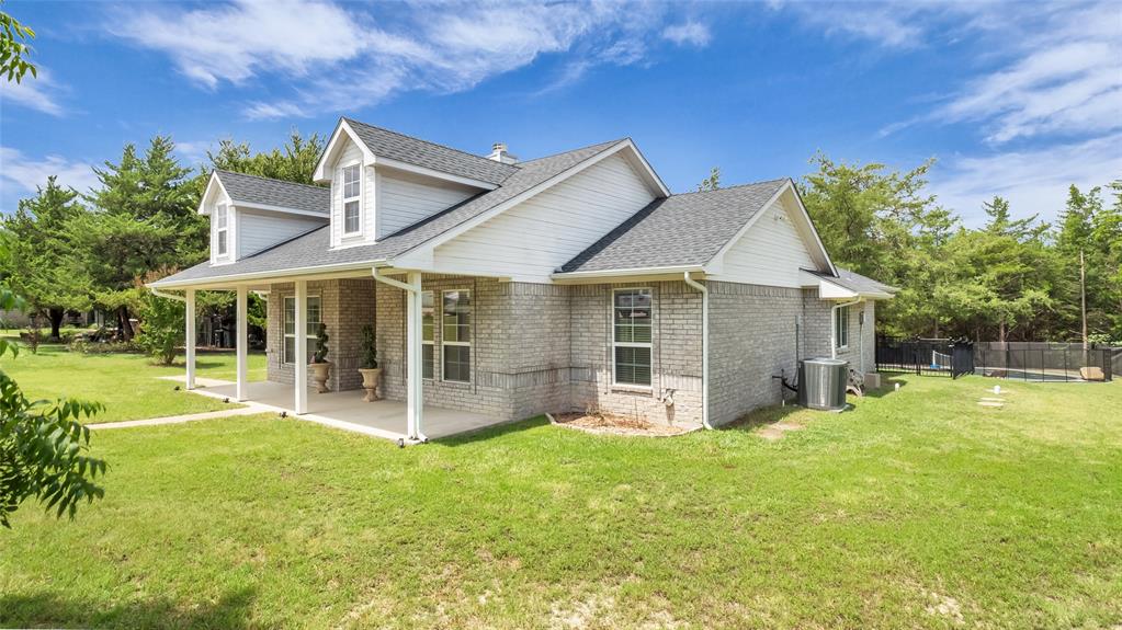 1011 Sister Grove Road Van Alstyne, TX 75495 - Photo 2 of 33