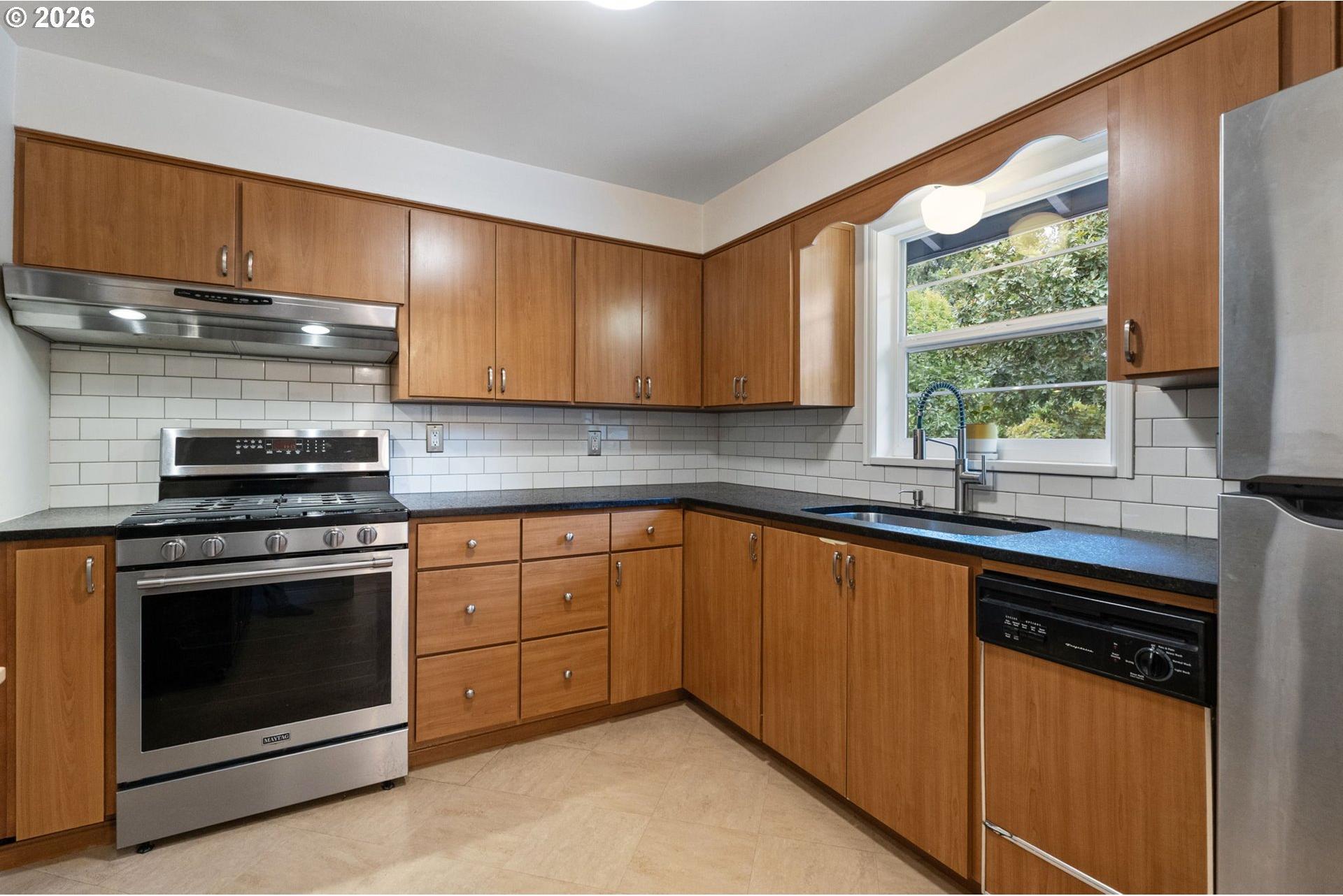 9125 Southwest Garden Home Road Portland, OR 97223 - Photo 11 of 38 Gallery Image 11