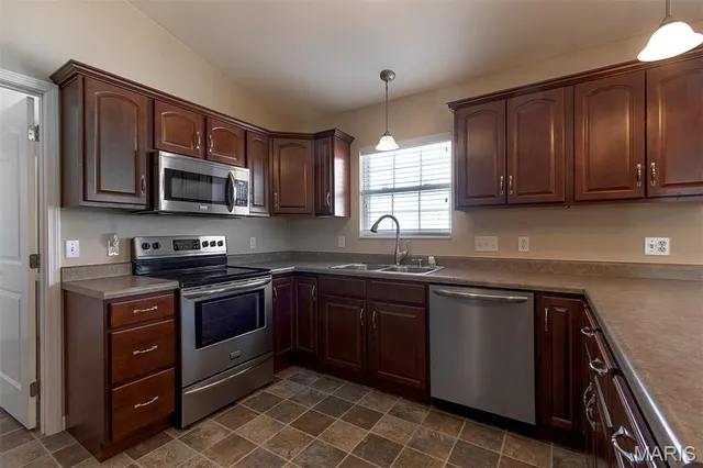 $349,900 | 9397 Regency Lane, Breese, IL 62230