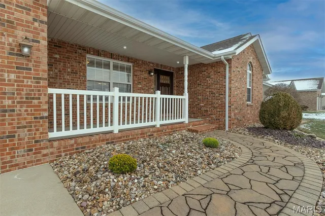 $349,900 | 9397 Regency Lane, Breese, IL 62230