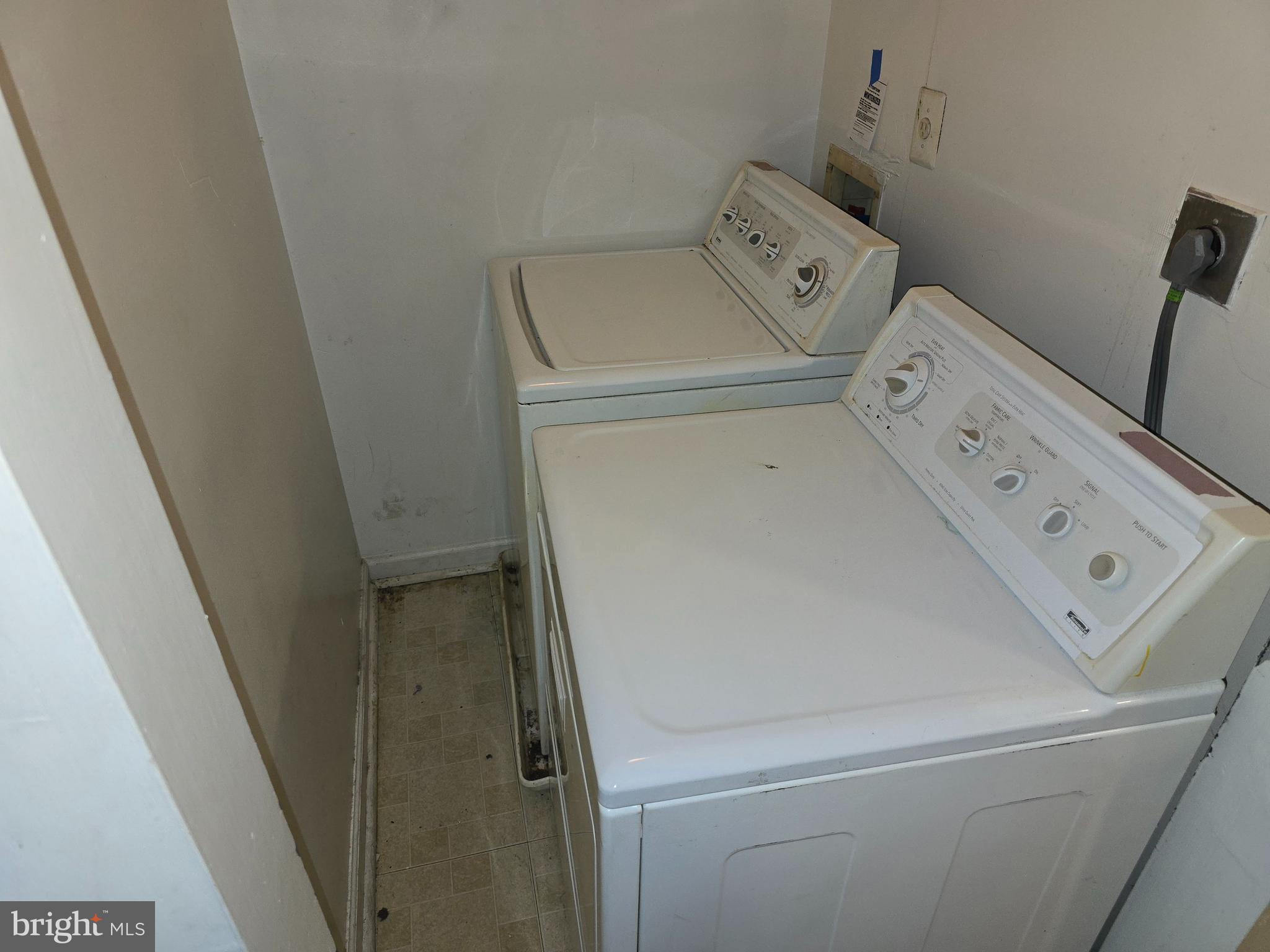 1121 Cleveland Street Baltimore, MD 21230 - Photo 13 of 13 a utility room with dryer and washer