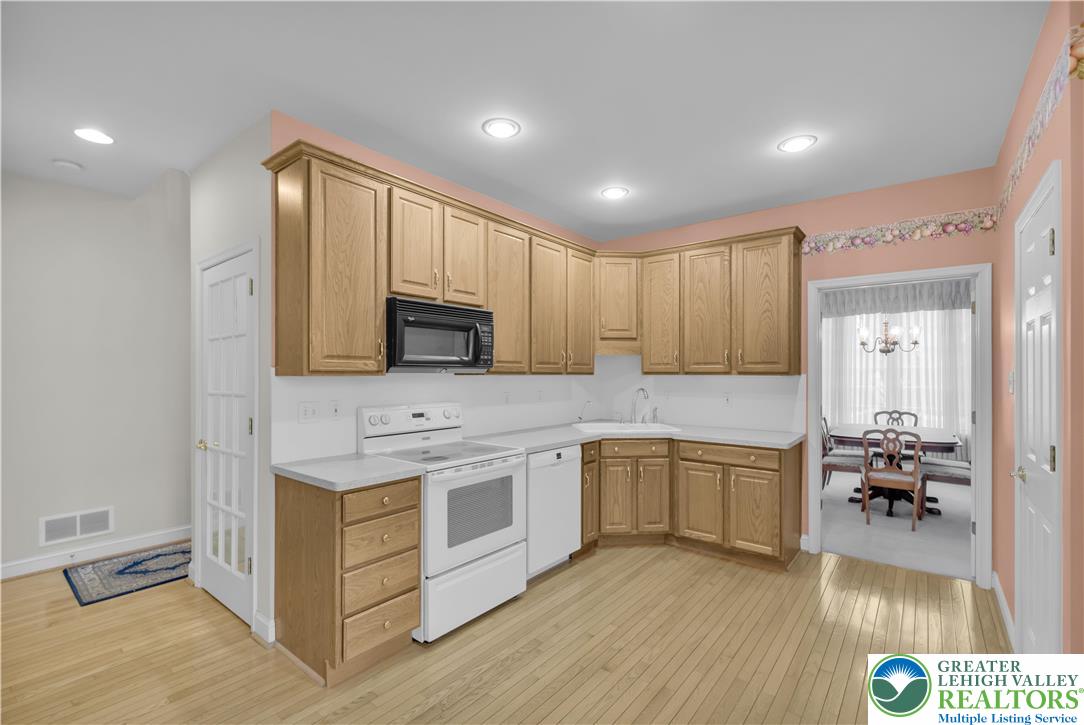 801 Dorset Road Allentown, PA 18104 - Photo 14 of 61