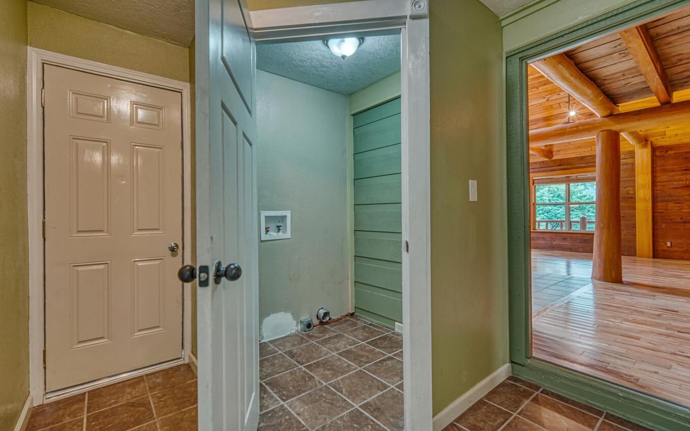 1666 Underwood Road Hiawassee, GA 30546 - Photo 19 of 42 a view of bathroom