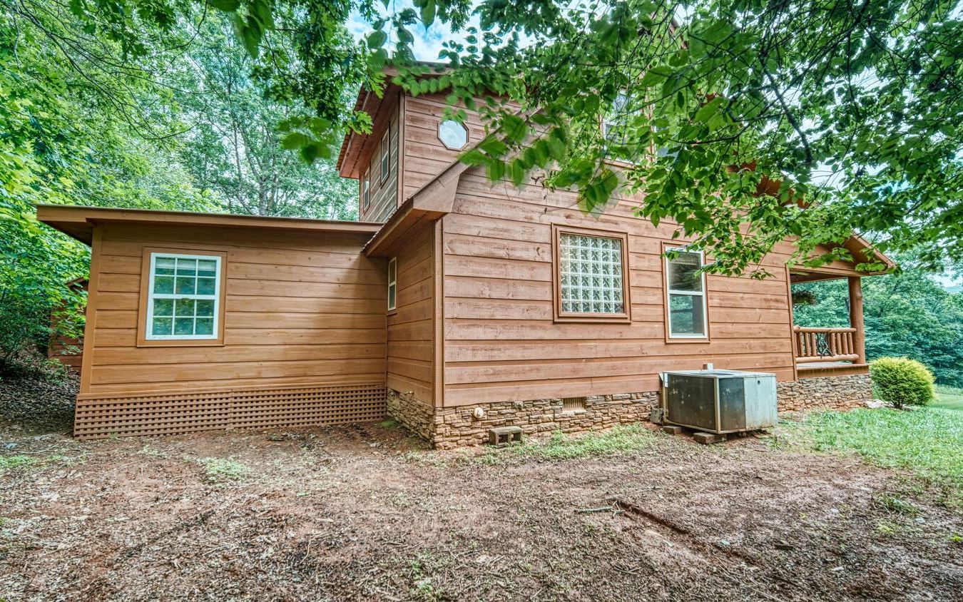 1666 Underwood Road Hiawassee, GA 30546 - Photo 4 of 42 a view of a house with a yard