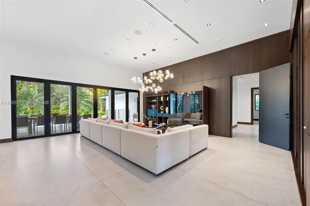 $5,500,000 | 11600 Southwest 77th Avenue, Pinecrest, FL 33156