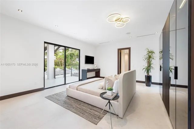 $5,500,000 | 11600 Southwest 77th Avenue, Pinecrest, FL 33156