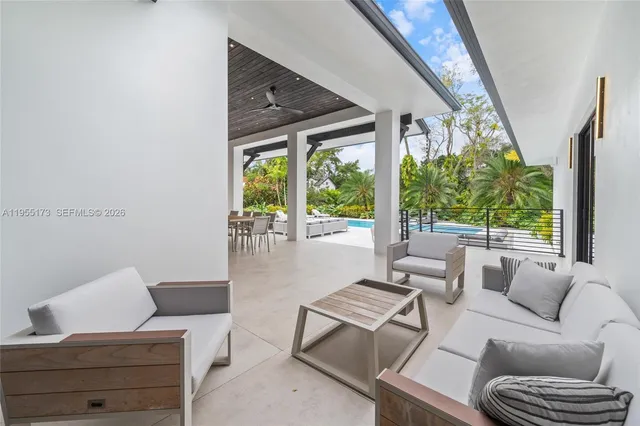 $5,500,000 | 11600 Southwest 77th Avenue, Pinecrest, FL 33156