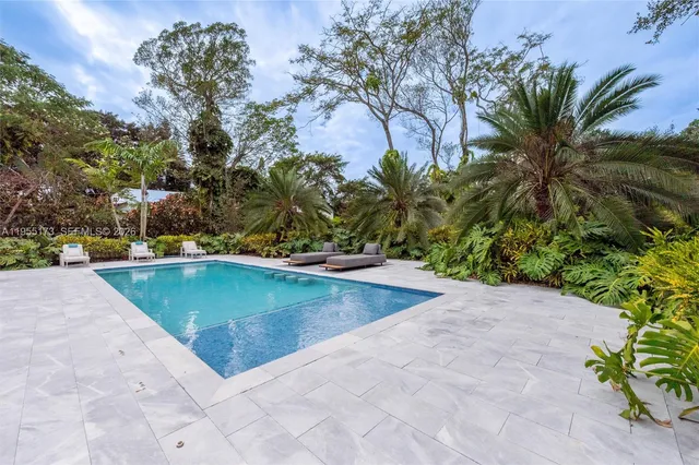 $5,500,000 | 11600 Southwest 77th Avenue, Pinecrest, FL 33156