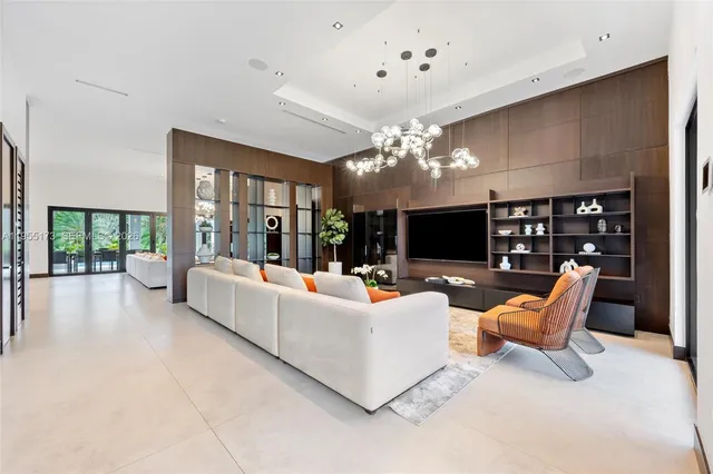 $5,500,000 | 11600 Southwest 77th Avenue, Pinecrest, FL 33156