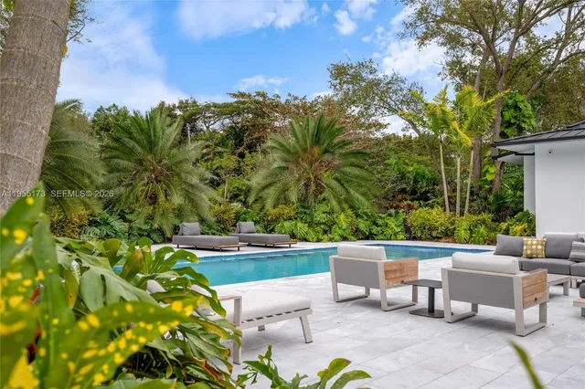 $5,500,000 | 11600 Southwest 77th Avenue, Pinecrest, FL 33156