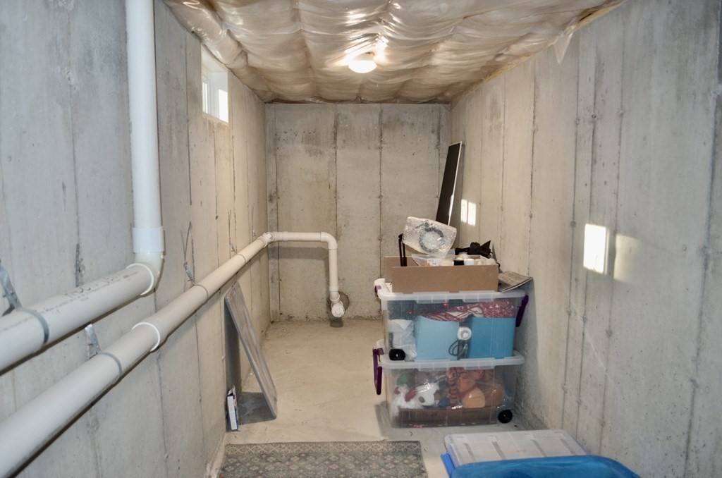 3 Trail Ridge Way, Unit D Harvard, MA 01451 - Photo 33 of 41 a living room with furniture and a window