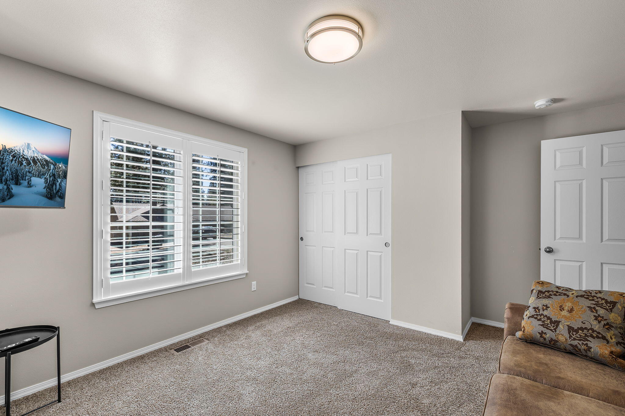 17064 Sacramento Road Bend, OR 97707 - Photo 22 of 50 a view of livingroom with furniture and windows